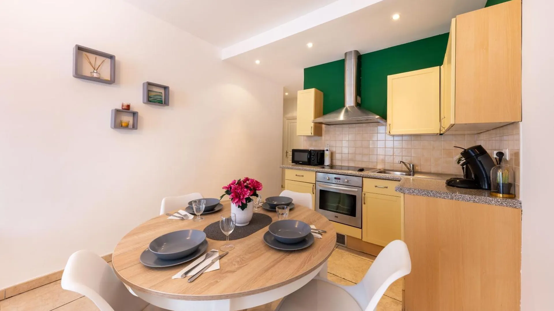 Apartment Joli Cocon A 3 Min A Pied De La Mer Nice