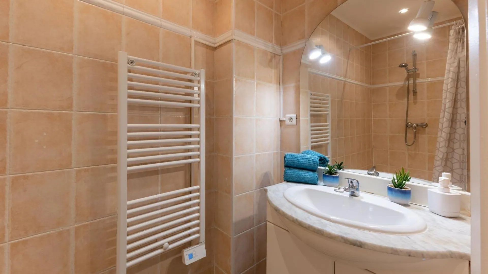 Apartment Joli Cocon A 3 Min A Pied De La Mer Nice France