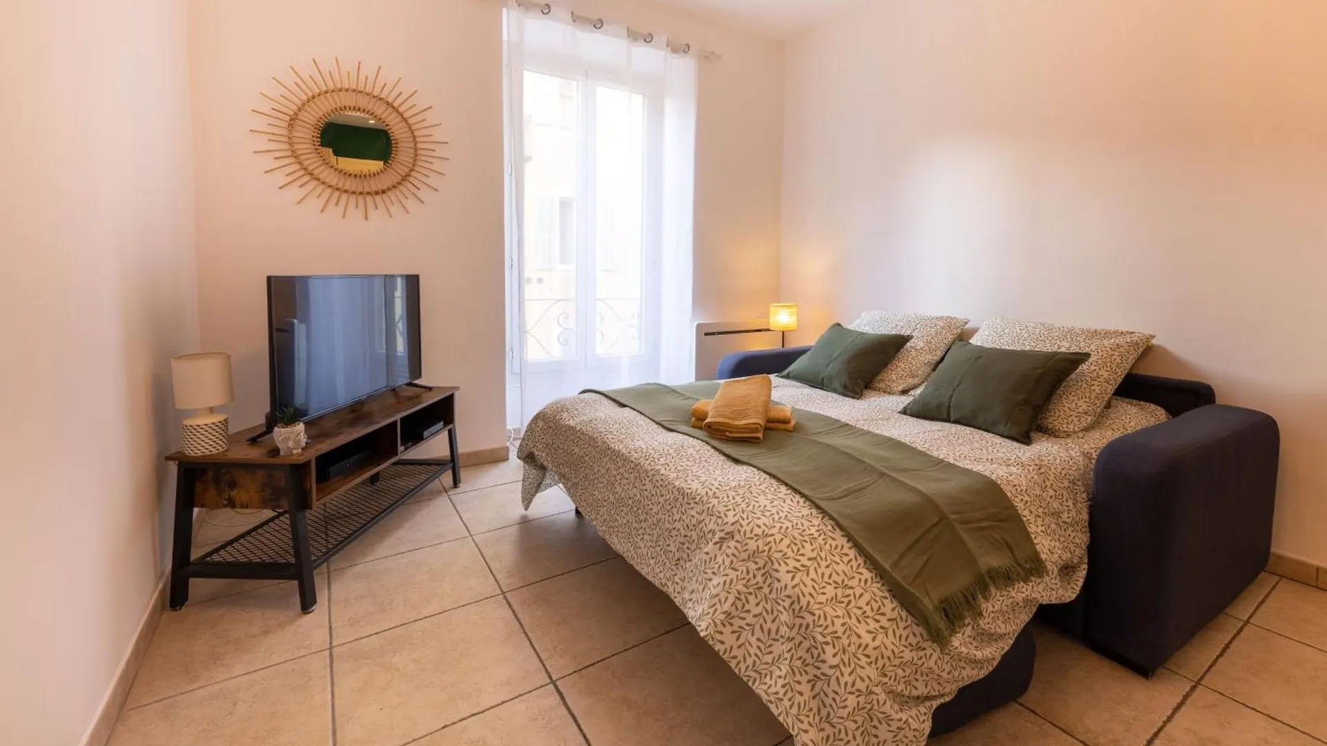 Joli Cocon A 3 Min A Pied De La Mer Nice France