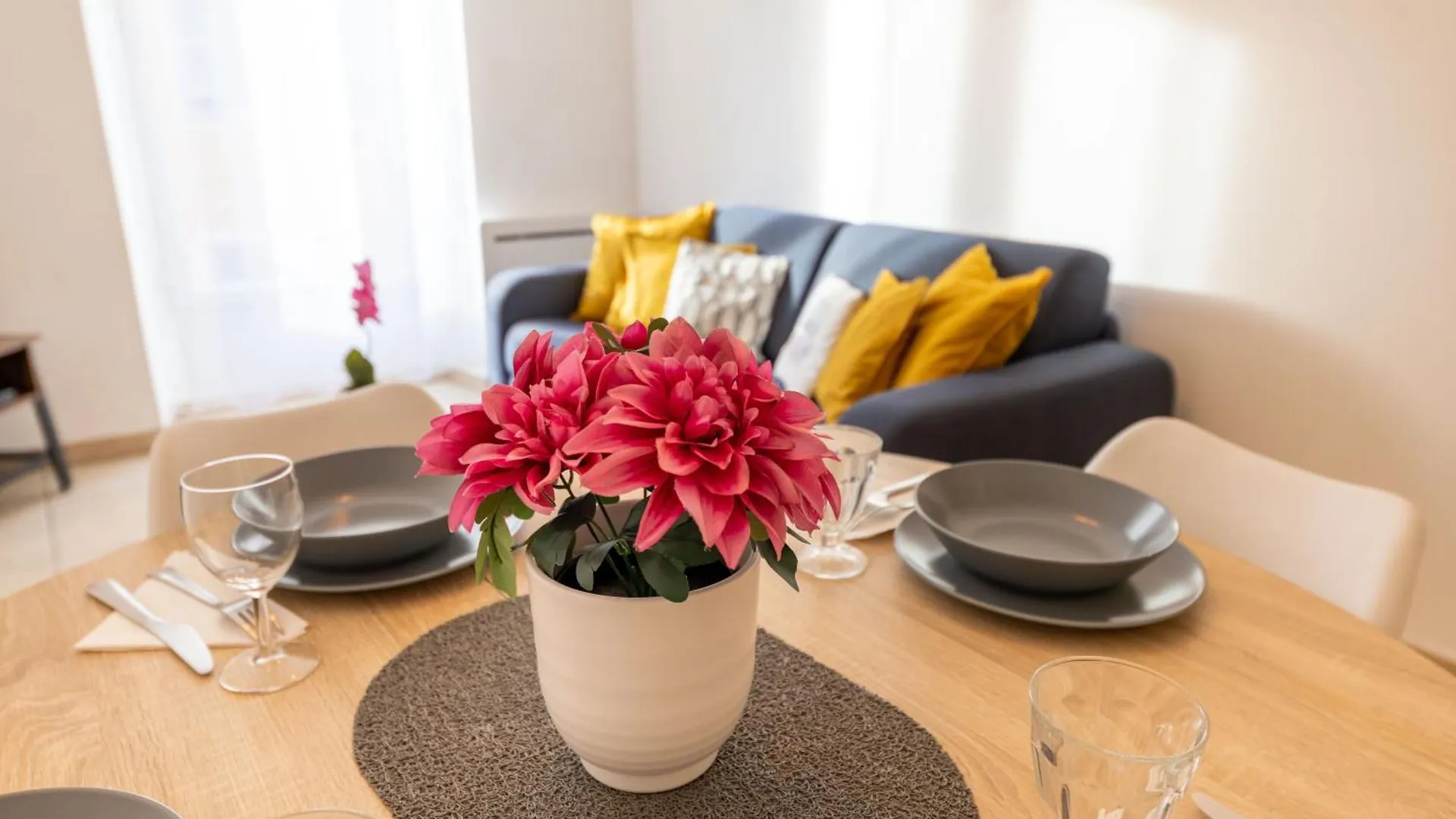 Apartment Joli Cocon A 3 Min A Pied De La Mer Nice